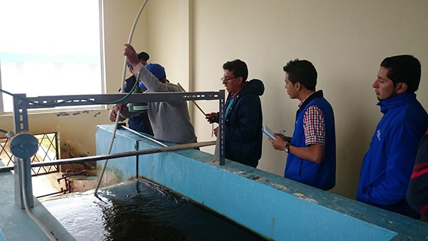 tecnicos ARCA inspeccionan fuentes de Agua en Latacunga 02